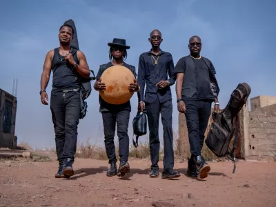 Zasedba Songhoy Blues iz Malija v okviru Druge godbe nastopi 30. maja v Kinu &Scaron;i&scaron;ka. F Mohamed Diawara / arhiv DG
