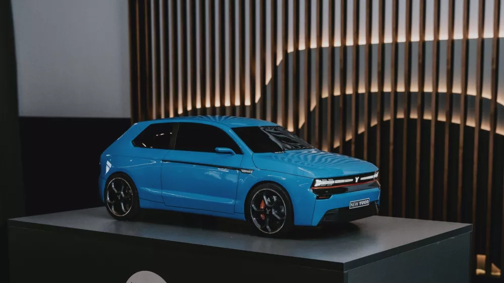 Novi yugo se je zaenkrat predstavil v pomanj&scaron;ani različici, vozni prototip bo sledil čez dve leti. 