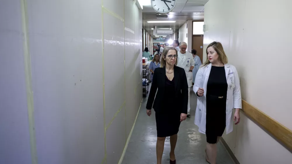 Valentina Prevolnik Rupel- 12.03.2025 - ministrica za zdravje Valentina Prevolnik Rupel si je na delovnem obisku v Univerzitetnem kliničnem centru (UKC) ogledala tekoče investicije//FOTO: Jaka Gasar