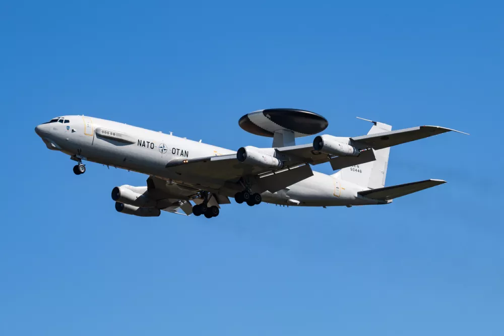 Tarča bi bila lahko med drugim tudi letala AWACS, ki jih Nato uporablja tudi za spremljanje dogajanja v Ukrajini. / Foto: Istock