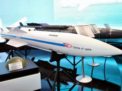 Raketa R-37M, ki so jo takole pokazali na sejmu orožja že pred več kot desetimi leti. / Foto: Wikipedia/vitaly V. Kuzmin/cc