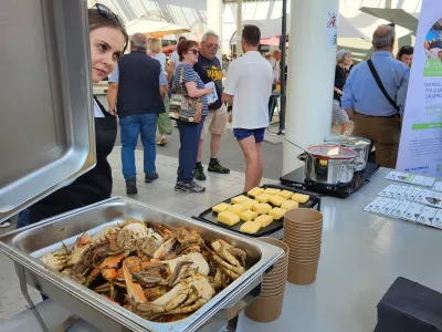 Modra rakovica, predstavitev kulinarike, koprska tržnica Koper / Foto: Katja Gle&scaron;čič 