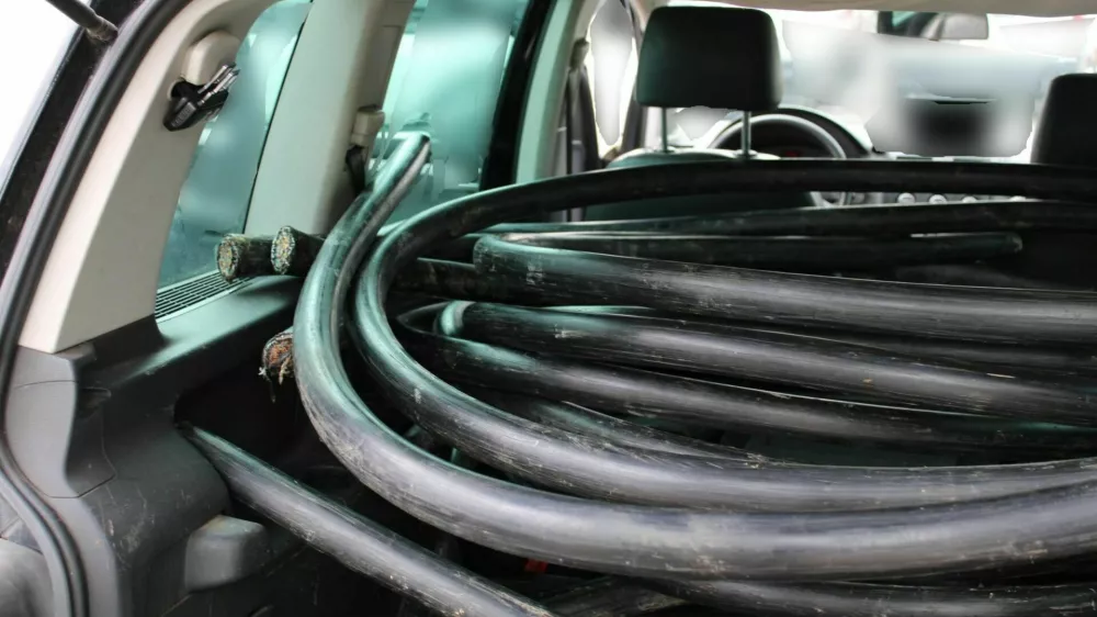 Kabel, ukraden z železni&scaron;ke infrastrukture v Besnici. 