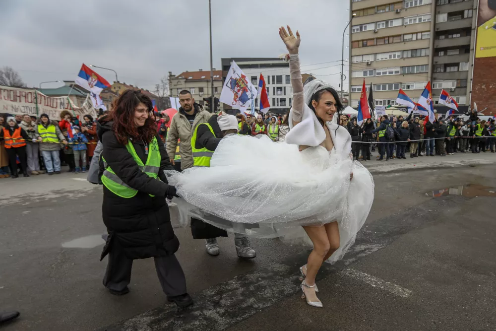 Nevesta - poroka15.2.2025 - Kragujevac - Srbija - &scaron;tudentski protest - Blokada Kragujevca v podporo &scaron;tudentom Foto: Luka Cjuha