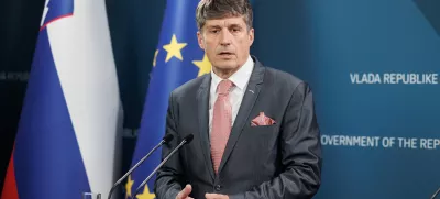 Ljubljana, vlada.Izjava po redni tedenski seji vlade na kateri sta sodelovala minister za izobrazevanje Vinko Logaj in minister za obrambo Borut Sajovic.