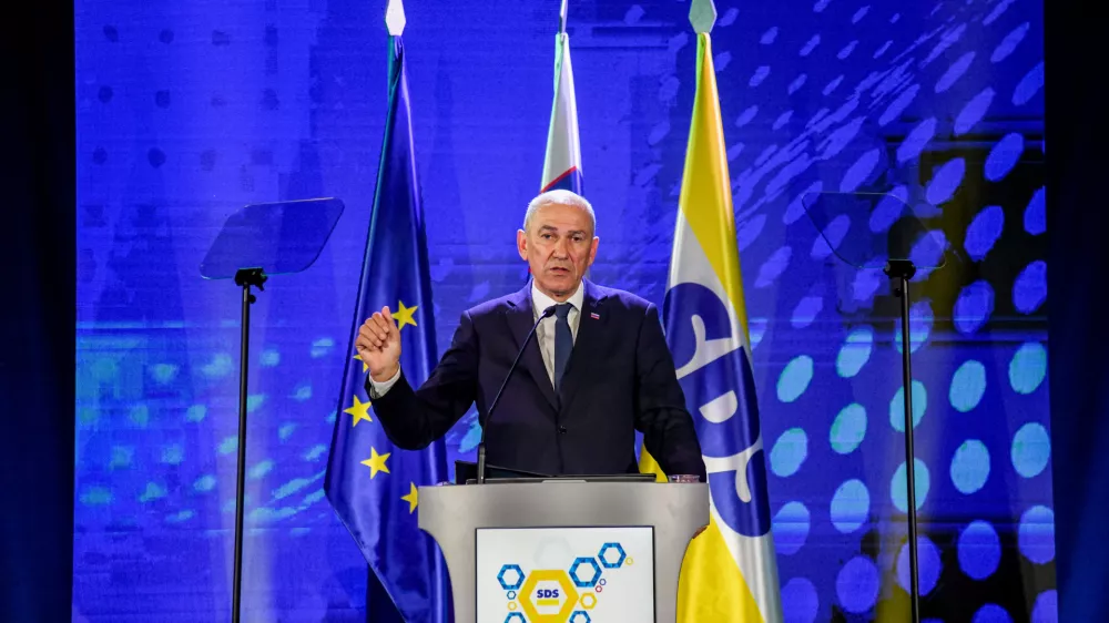 Ormoz, Sportna dvorana Hardek.Kongres stranke SDS.Nagovor ponovno izvoljenega predsednika stranke SDS Janeza Janse.