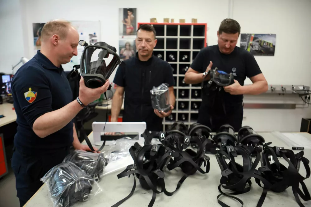 20.05.2025 - Gasiska brigada Ljubljana, Ognjeni zajtrk, gasilciza&scaron;čitne maskeFoto: Tomaž Skale