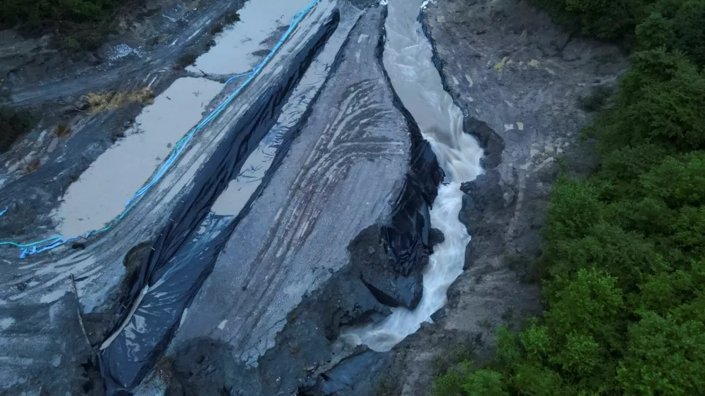 The swollen Corund river spills down inside the Praid Salt Mine following increased levels due to floods, in Harghita, Romania, May 28, 2025. Inquam Photos/Alex Nicodim via REUTERS ATTENTION EDITORS - THIS IMAGE WAS PROVIDED BY A THIRD PARTY. ROMANIA OUT. NO COMMERCIAL OR EDITORIAL SALES IN ROMANIA