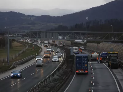 - 02.03.2024 &ndash; Primorska avtocesta odsek Brezovica - Vrhnika - zastoj - gneča zaradi obnovitvenih del//FOTO: Luka Cjuha