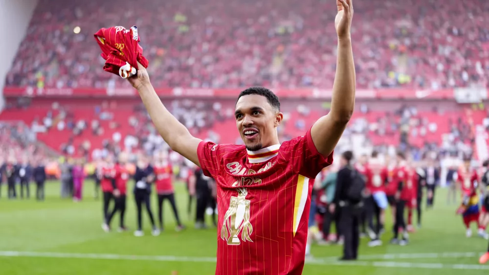 FILED - 27 April 2025, United Kingdom, Liverpool: Liverpool's Trent Alexander-Arnold celebrates victory and the Premier League title following the English Premier League soccer match between Liverpool and Tottenham Hotspur at Anfield. Arnold has announced he will leave Liverpool when his contract expires at the end of the season. Photo: Peter Byrne/PA Wire/dpa