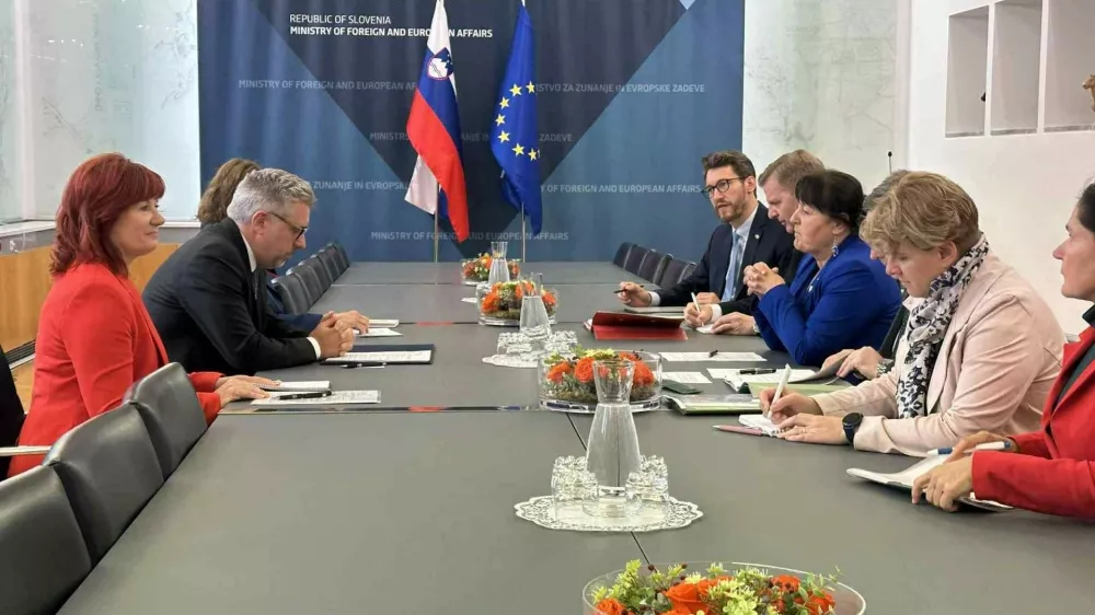 Manuela Khom, namestnica &scaron;tajerskega deželnega glavarja, Marko &Scaron;tucin, državni sekretar na MZEZ