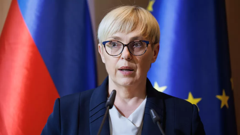 Brdo pri Kranju.Predsednicin forum z naslovom Bivanjska problematika mladih in starejsih - Kljuc do resitev, posvecen iskanju resitev za stanovanjske izzive, s katerimi se soocata tako mlajsa kot starejsa generacija.Izjava za javnost.Predsednica republike Natasa Pirc Musar.