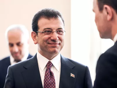 FILED - 20 June 2024, North Rhine-Westphalia, Duesseldorf: Ekrem Imamoglu (C), Mayor of Istanbul, speaks to his Duesseldorf counterpart Keller at a reception in the town hall. Photo: Oliver Berg/dpa