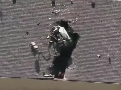 Na strehi oziroma v strehi doma veteranov v manj&scaron;em kraju Excelsior Springs v ameri&scaron;kem Missouriju je pred dnevi pristal avto. 