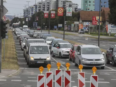 - prometni zastoj --- 15.09.2021 &ndash; prenova Celov&scaron;ka cesta v Ljubljani - obnova 4.3 kilometra vozi&scaron;ča od priključka &Scaron;entvid do priključka na severno obvoznico/FOTO: Jaka Gasar