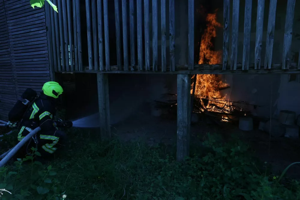 Obsežna gasilska vaja v Ljubljani in okolici. Poteka na 20 lokacijah, vključuje pa simulacije najrazličnej&scaron;ih intervencij, ki bi lahko bile realnost v primeru potresa.