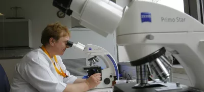 mikroskop.Primo Star Zeiss- SPS Nevrološka klinika UKC v Ljubljani - Zaloška cesta, nova klinika za nevrologijo ///FOTO: Jaka AdamičOPOMBA: ZA OBJAVO V ČASOPISU DNEVNIK