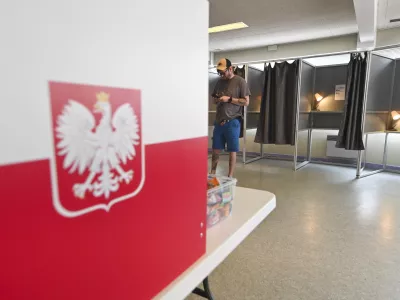 01 June 2025, France, Clermont-Ferrand: A&nbsp;view inside a polling station, in France's Clermont-Ferrand, for the second round of Poland's presidential elections. Photo: Adrien Fillon/ZUMA Press Wire/dpa