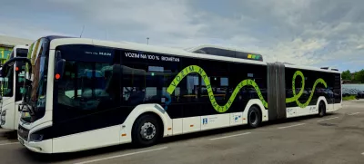 Poleg nakupa električnih in vodikovih avtobusov bo Ljubljanski potniški promet k razogljičenju svojih vozil prispeval tudi z uporabo biometana. Minuli teden so predstavili prvi avtobus, ki ga namesto z metanom fosilnega izvira polnijo z biometanom. Foto: LPP