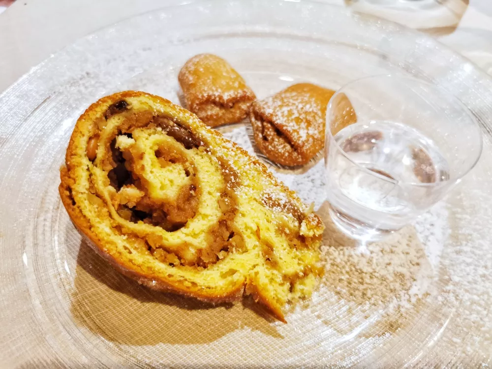 Gubana in &scaron;trukeljci s slivovko, Al Monastero