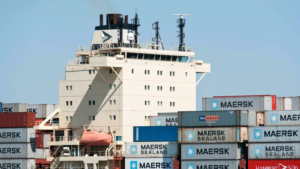 R7KD8A Detail photo of fully loaded container ship sailing on the WesterscheldeHamburg, tretje največje pristani&scaron;če v EU, je eno najbolj priljubljenih tarč organiziranih kriminalnih tolp. Foto: Reuters/Alamy