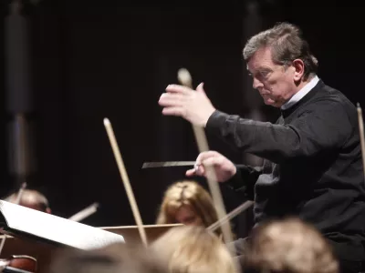 Uro&scaron; Lajovic, dirigent in umetni&scaron;ki vodja komornega orkestra Slovenicum; dirigent in revizor opere Črne maske Marija Kogoja//FOTO: Luka Cjuha