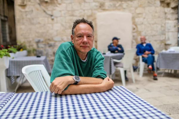 - Jurica Pavičič, hrva&scaron;ki profesor zgodovine in književnosti..- 27.05.2025. - Reportaža o Jadranski magistrali ob 60. obletnici izgradnje in 70. obletnici začetka gradnje.- Jadranska magistrala, cesta, hrva&scaron;ka obala.OPOMBA: ZA OBJAVO V OBJEKTIVU!//FOTO: Bojan Velikonja