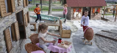 Pomembna novost je, da se otroke iz ranljivih skupin pravočasno vključuje v vrtce. Fotografija je simbolična. Foto: Jaka Gasa