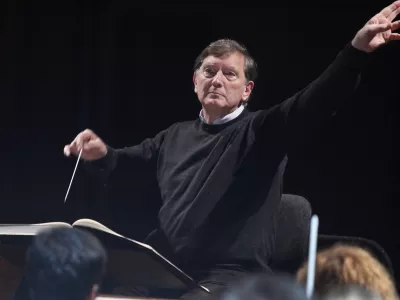 Uro&scaron; Lajovic, dirigent in umetni&scaron;ki vodja komornega orkestra Slovenicum; dirigent in revizor opere Črne maske Marija Kogoja//FOTO: Luka Cjuha