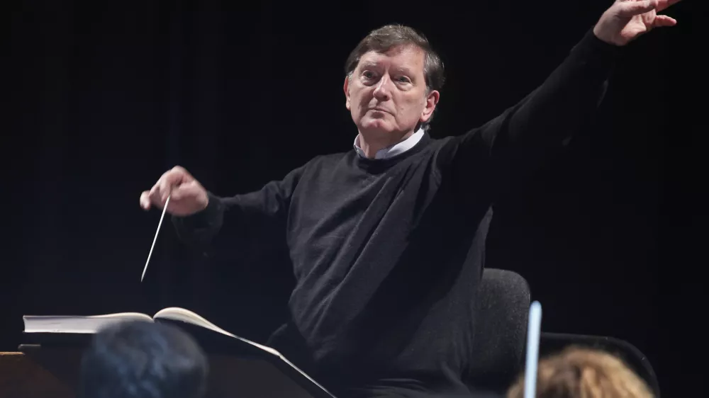 Uro&scaron; Lajovic, dirigent in umetni&scaron;ki vodja komornega orkestra Slovenicum; dirigent in revizor opere Črne maske Marija Kogoja//FOTO: Luka Cjuha