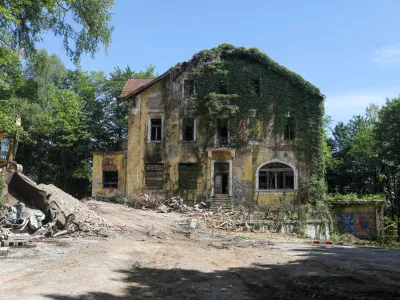 26.05.2025 - Hotel Bellevue Ljubljana. ru&scaron;enje gradbi&scaron;čeFoto: Luka Cjuha
