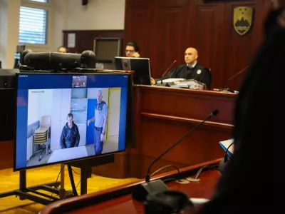 - obtoženi Peter Primožič,- 20.12.2024. - Sojenje obtoženemu Petru Primožiču za umor v Poljanski dolini preko video konference.//FOTO: Bojan Velikonja