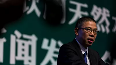 BEIJING, CHINA - MAY 06: Zhong Shanshan, founder and chairman of bottled water company Nongfu Spring, speaks at a Nongfu Spring press conference on May 6, 2013 in Beijing, China. (Photo by Zhan Min/VCG via Getty Images) / Foto: Vcg