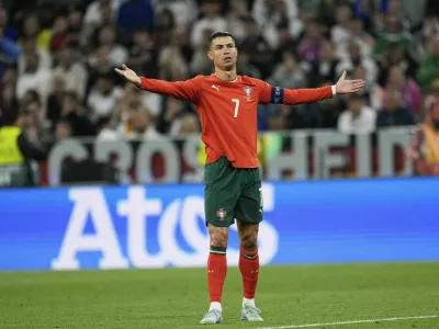 Cristiano Ronaldo je z 938 goli v članski konkurenci (800 v klubih, 138 za reprezentanco) najbolj&scaron;i strelec vseh časov, med drugim pa tudi edini nogometa&scaron;, ki je vsaj en gol dosegel na petih različnih svetovnih prvenstvih. Prihodnje leto bi ga lahko &scaron;e na &scaron;estem. / Foto: Ap