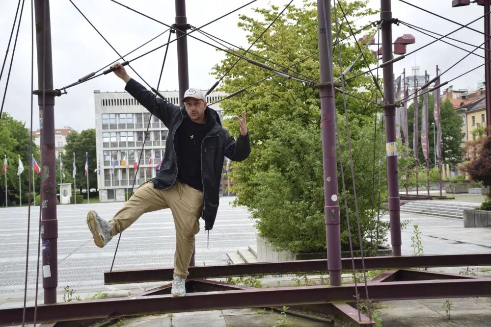 Bo&scaron;tjan Čukur, na populanem mestu za skejtanje - dejavnost s katero se je ukvarjal tudi sam23/5/25Foto: Voranc Kramberger / Foto: 