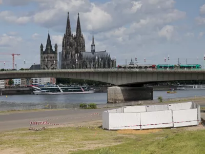 One of the three unexploded bombs from the Second World War is fenced off with screens as specialists prepare to defuse them in Cologne, Tuesday, June 3, 2025. (Thomas Banneyer/dpa via AP)