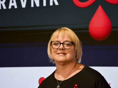 Alenka Rak, članica dru&scaron;tva: Bodite dobri, bodite hvaležni. In ne želite drugim tistega, česar ne bi želeli sebi. Življenje te nauči, da zraste&scaron; iz bolečine, čeprav velikokrat znova pade&scaron;. Ampak &ndash; gre&scaron; naprej.