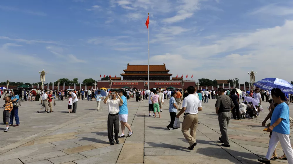 Visitors gather in Tiananmen Square in Beijing, Friday, Aug. 15, 2008. Pollution concerns evaporated Friday under a picture-perfect canopy of blue skies and white clouds on the first day of the Olympic Games' signature track-and-field events. (AP Photo/Oliver Multhaup)
