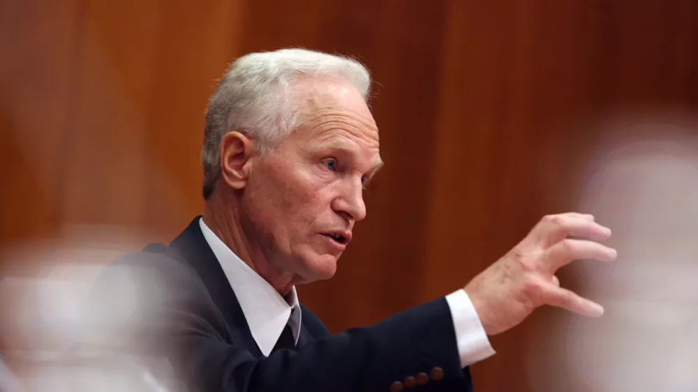 nekdanji predsednik uprave Gospodarstva Rast Mirko Kra&scaron;ovec, - Seja preiskovalne komisije DZ, ki se ukvarja z brezplačniki - člani komisije, ki se ukvarjajo z ozadjem izdajanja brezplačnikov Slovenski tednik in Ekspres so zasli&scaron;ali nekdanjega predsednika uprave Gospodarstva Rast Mirka Kra&scaron;ovca///FOTO: Luka Cjuha