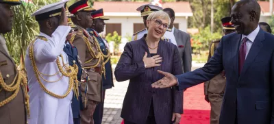 Kenija, Nairobi.Obisk predsednice republike Natase Pirc Musar v Keniji.Prihod predsednice republike pred State House Nairobi.