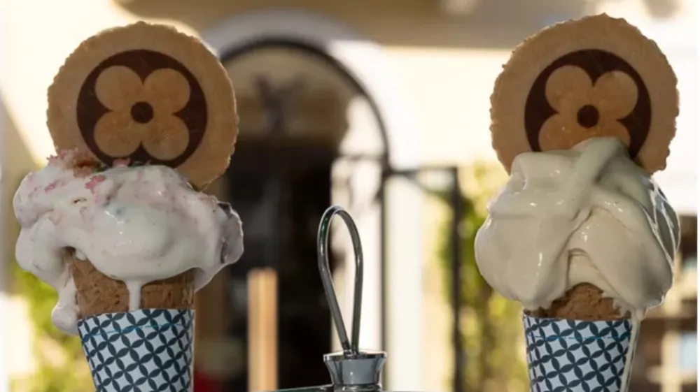 Kiosk s sladoledom Louis Vuitton je odprt vse poletje. F Press LV