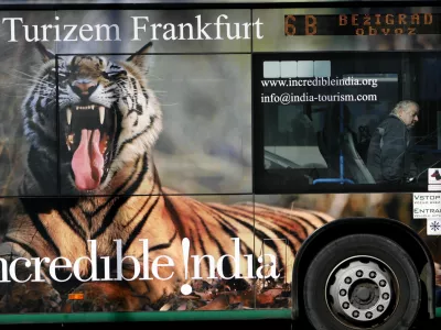simbolična fotografija - turizem - potovanje - potovalna - turistična agencija - Frankfurt - Indija - eksotične živali - tiger - mestni avtobus LPP - poslikava vozil - mobilna reklama - ogla&scaron;evanje - ogla&scaron;evanje na avtobusih - poslikava - //FOTO: Tomaž Skale / Foto: Tomaž Skale