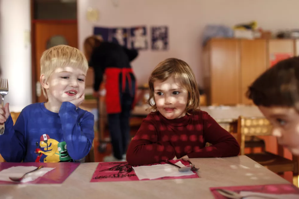 prehrana - kosilo - obrok - otrok- Vrtec Trnovo - zavod za pred&scaron;olsko vzgojo - pred&scaron;olski otroci -    //FOTO: Jaka Gasar