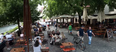 Od parkirišča do hostlov: Na Petkovškovem nabrežju kar 100 turističnih namestitev