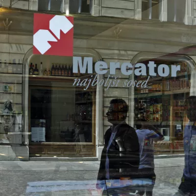 - ilustrativna fotografija 2013 - Mercator - Stritarjeva ulica - Galerija Kresija, stavba //FOTO: Bojan Velikonja