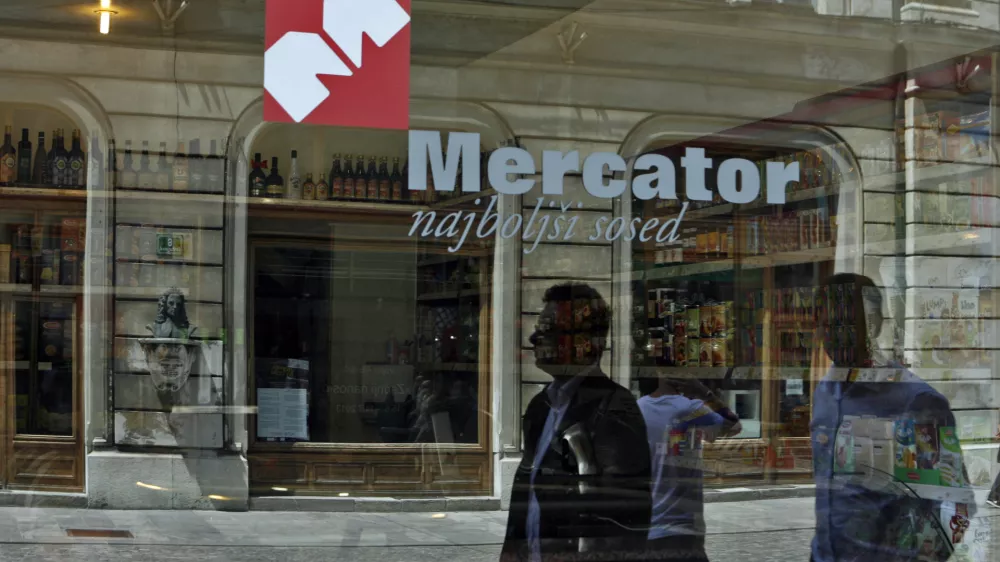 - ilustrativna fotografija 2013 - Mercator - Stritarjeva ulica - Galerija Kresija, stavba //FOTO: Bojan Velikonja