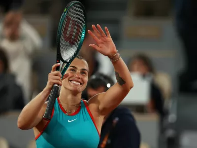 05 June 2025, France, Paris: Belarus' tennis player Aryna Sabalenka celebrates defeating Polish Iga Swiatek during their women's singles semi-final match of the French Open tennis tournament (Roland-Garros). Photo: Alain Jocard/AFP/dpa