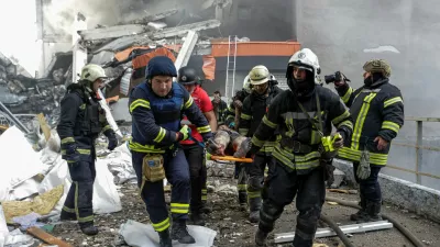 SENSITIVE MATERIAL. THIS IMAGE MAY OFFEND OR DISTURB Rescuers and paramedics carry an injured resident after he was released from debris of a building hit by a Russian drone strike, amid Russia's attack on Ukraine, in Kharkiv, Ukraine June 7, 2025. REUTERS/Sofiia Gatilova