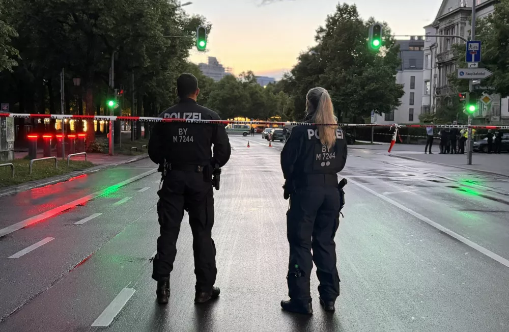 Police officers secure the area where police responded with firearms to a woman who injured several passers-by with a knife, in Munich, Germany, June 7, 2025 REUTERS/Christine Uyanik