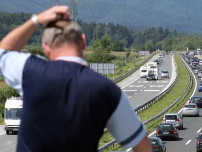 -Gorenjska avtocesta-Prometni zastoj, kolona, gneča//FOTO: Luka CjuhaOPOMBA: ZA OBJAVO V ČASOPISU DNEVNIK